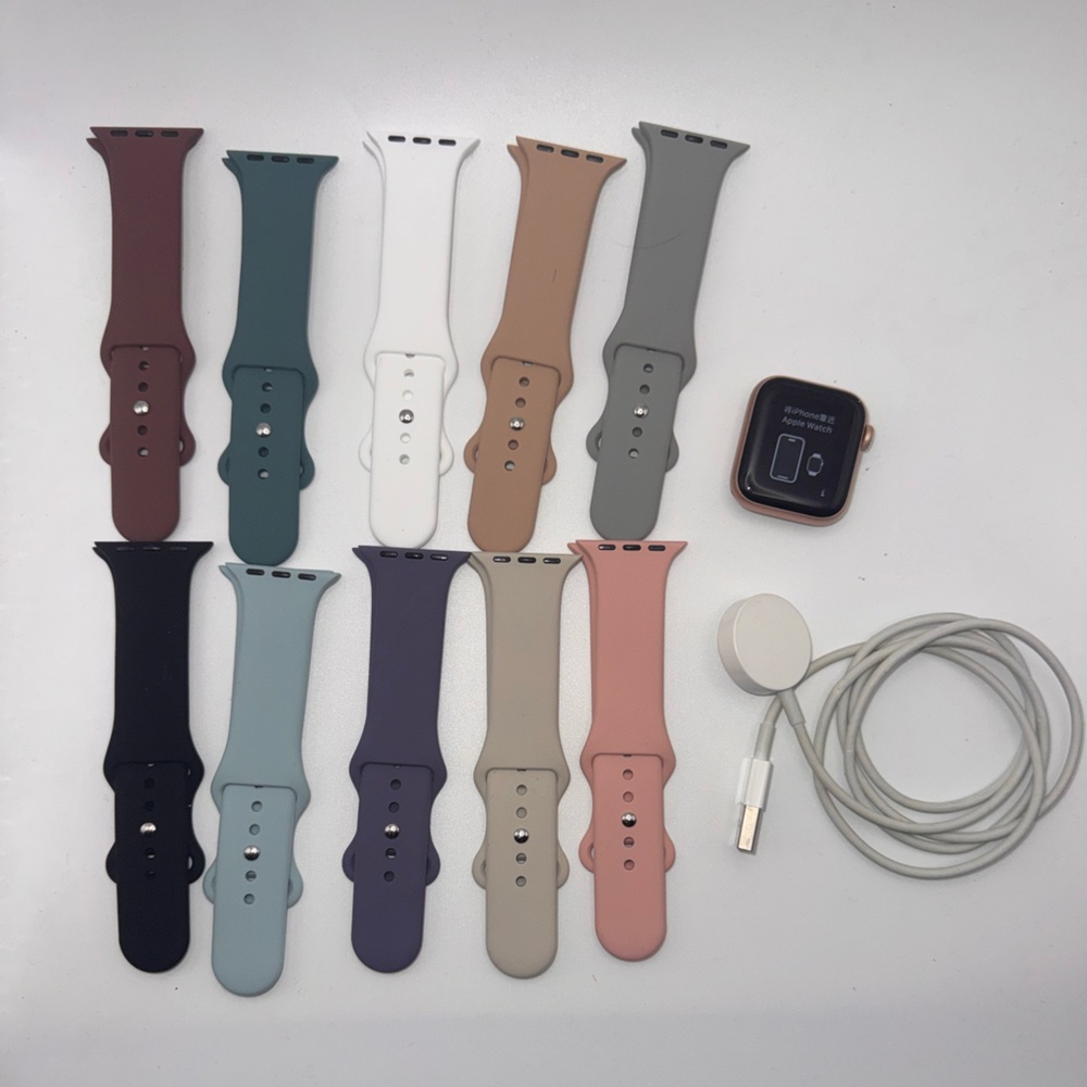 Apple Watch Series 6 Rose Gold 40mm w/ 10 Silicone Replacement Bands and Charger